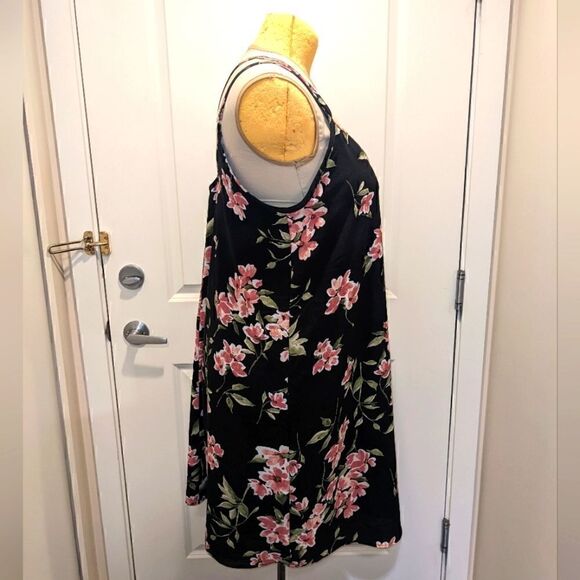 Reitmans XXL Criss Cross Back Strap Floral Midi Dress - Picture 9 of 9